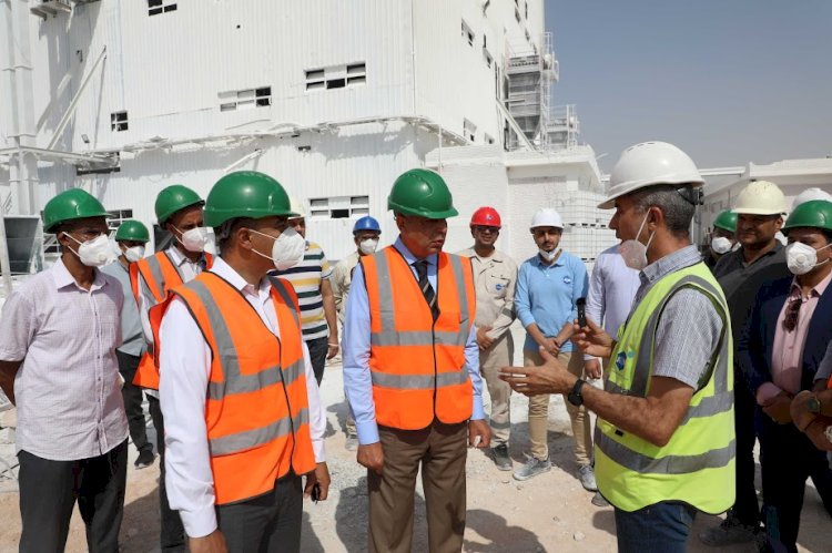 محافظ المنيا يتفقد المنطقة الصناعية ويؤكد : فخور بكل بالمنتج المصرى