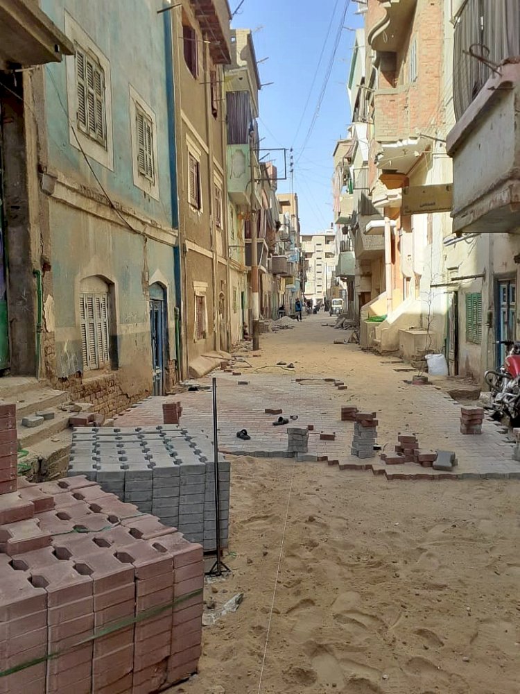 تركيب بلاط الانترلوك بشوارع وحارات طهطا