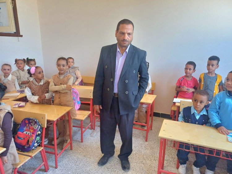 إحالة مدير مدرسة للتحقيق وتكريم آخر خلال جولة مدير عام التعليم بأبوتشت علي مدارس الإدارة