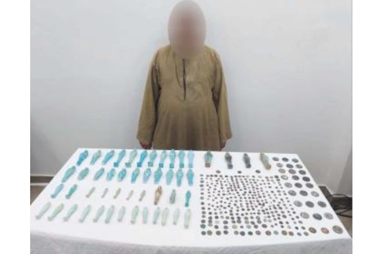 القبض علي مزارع لقيامه بالتنقيب عن الاثار باسيوط