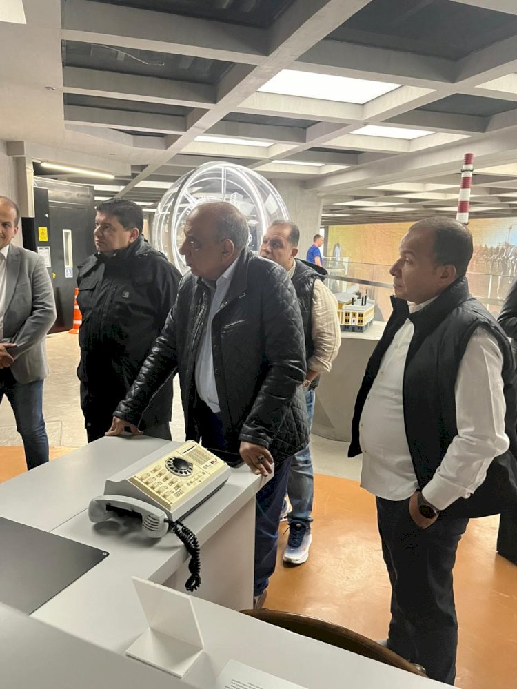 عصمت يزورمعرض انجازات الصناعة الوطنية الروسية