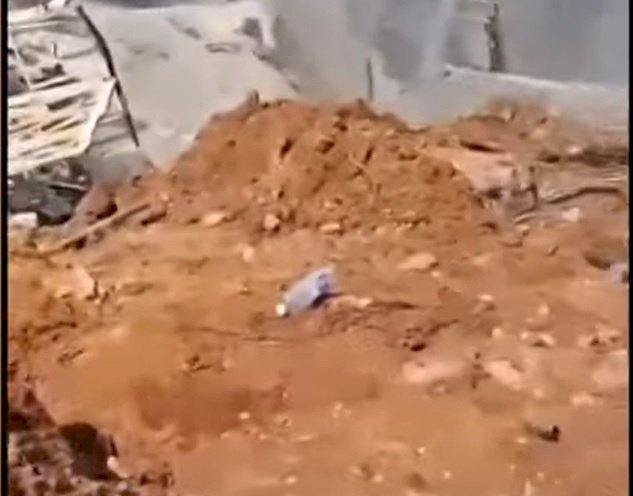 انتشال جثة حسن نصرالله من الحفرة التي خلفها الانفجار ولاتوجد جروح