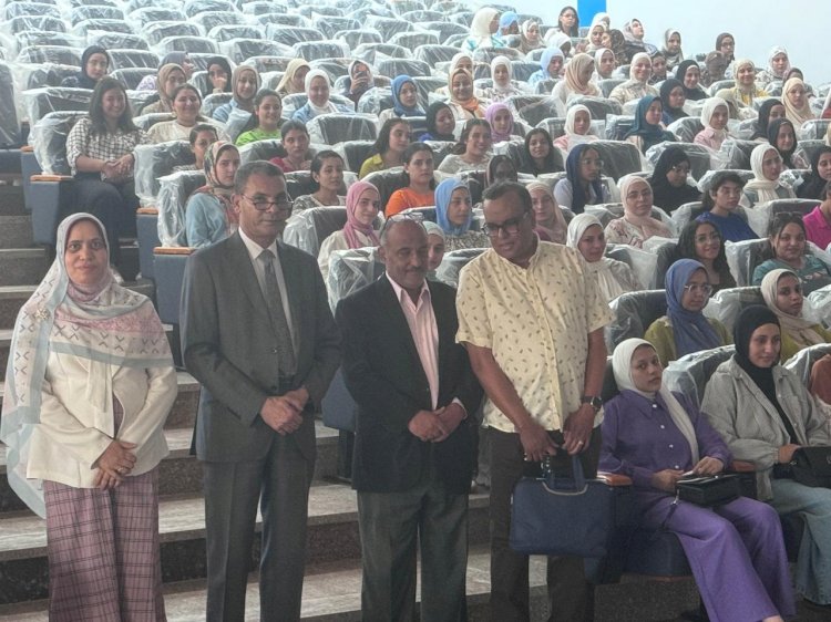 كلية الطب جامعة أسوان تستقبل الطلاب الجدد بندوة تعريفية لأقسامها العلمية