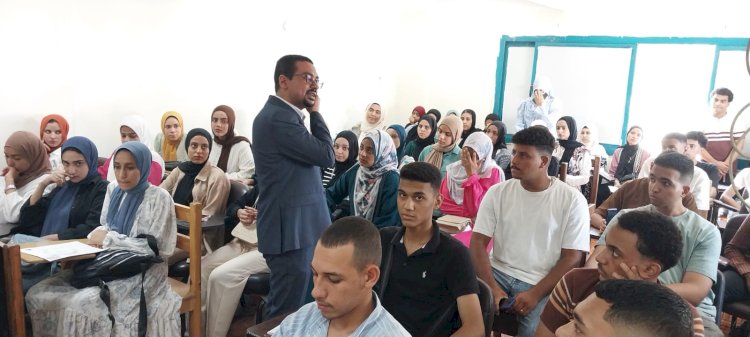 عميد المعهد الفنى الصحى بقنا يتفقد معسكر الطلاب الجدد