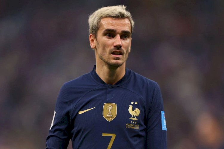 جريزمان يعلق حذائه دوليًا