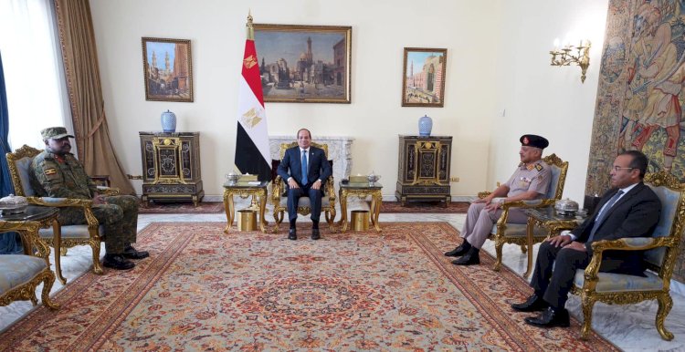 السيسي يستقبل قائد قوات الدفاع الشعبية بجمهورية أوغندا