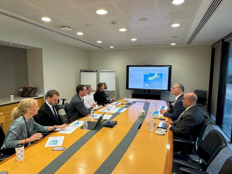 اكسون موبيل تستعرض برامج استكشاف الغاز الطبيعي مع وزير البترول