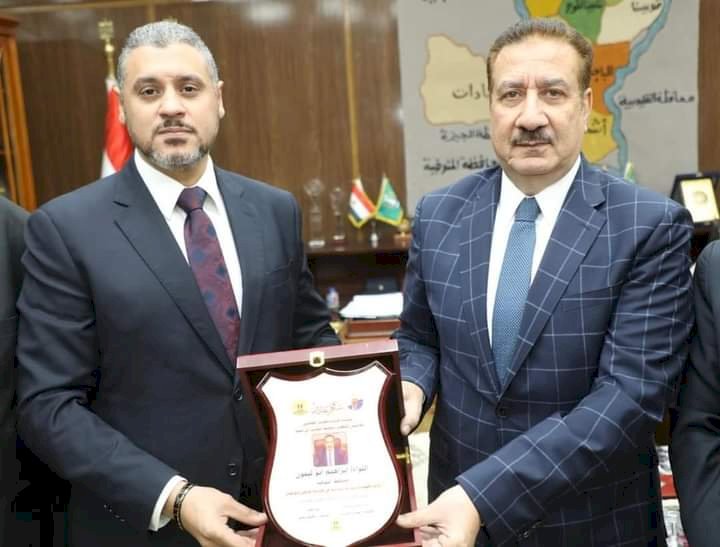 حزب مصر القومي يهدي الوسام الذهبي لمحافظ المنوفية