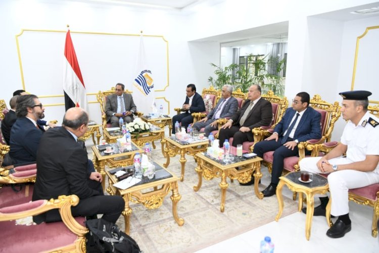 محافظ قنا يعلن عن إقامة محطة طاقة شمسية بنجع حمادي