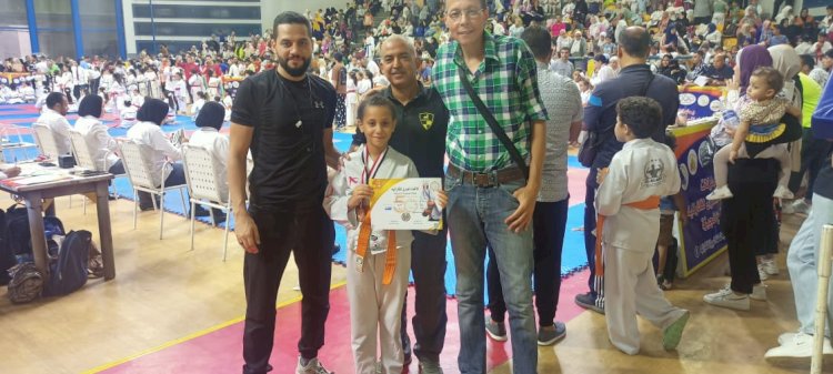 ثراء طارق لاعبة الكاراتيه بأكاديمية جولدن فايتر تحرز البرونزية