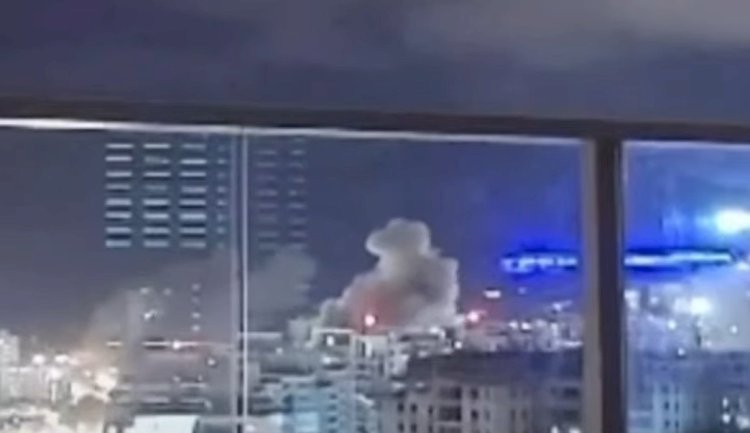 قصف حيفا بـ 15 صاروخ وقتلي وجرحي في البناية الإسرائيلية