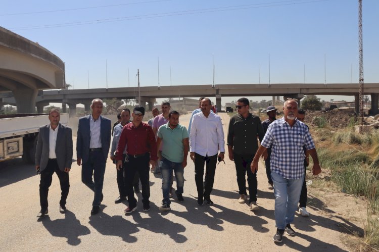 سكرتيرعام مساعد بني سويف يتفقد سير العمل خلال زيارته لمشروع محور الفشن على النيل