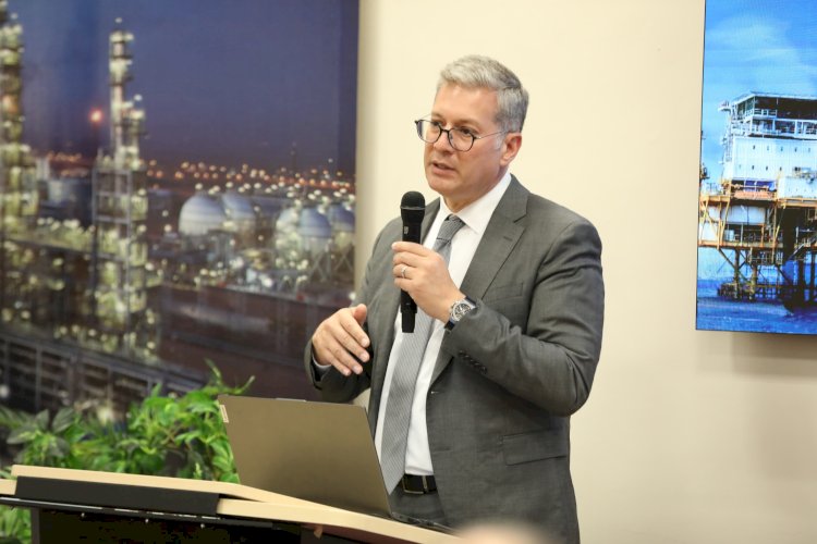 بدوي يعقد اجتماع لاستعراض مستجدات التسويق عبر بوابة مصر الرقمية EuG