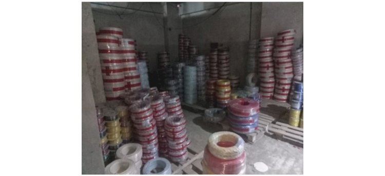 ضبط اسلاك كهربائية تالفة ومحروقة داخل مصنع بدون ارخيص