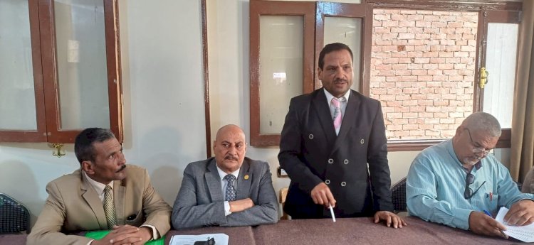 تعليم أبوتشت يسلم المعلمين الجدد خطابات العمل بالمدارس