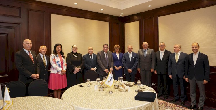 التنمية الصناعية يكرم مجلس الادارة السابق تقديرا لمجهوداتهم في تعزيز مسيرة البنك