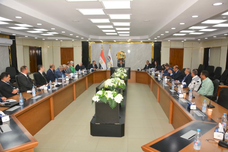 "شيمي" يتابع اخطر تطورات المشروع القومي لتطوير صناعة الغزل والنسيج