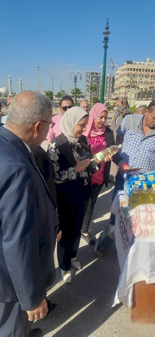 ١٤ منفذ متحرك لبيع المنتجات والسلع الغذائية بالاسكندرية