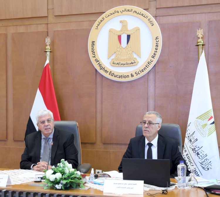 رئيس جامعة المنيا  يشهد اجتماع مجلس الجامعات الأهلية بالعاصمة الإدارية