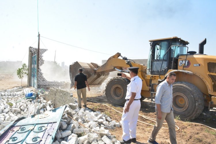 ازالة ١٤٨ حالة تعدي علي املاك الدولة والاراضي الزراعية بسوهاج