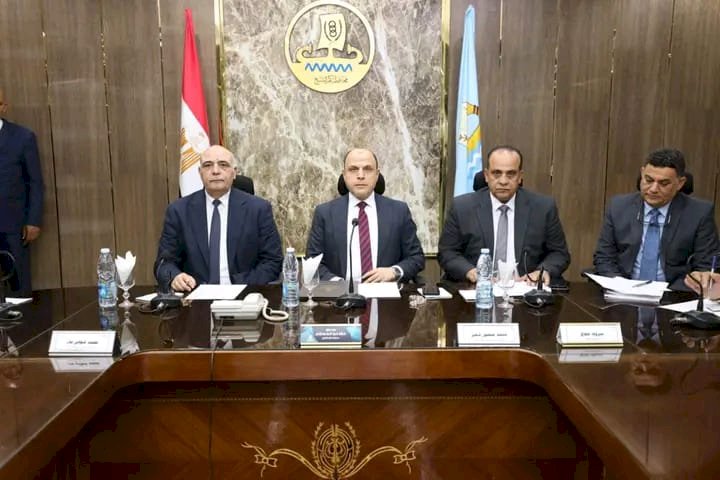 محافظ كفرالشيخ يعقد اجتماعا مع جهاز تنمية المناطق الصناعية بالمحافظة