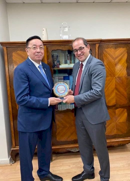 وزير المالية يلتقي سفير كازاخستان بالقاهرة