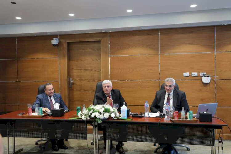 رئيس جامعة المنيا يشارك بورشة عمل حول: الاستثمار في التعليم العالي والبحث العلمي