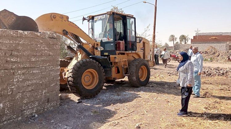 إزالة 166 حالة تعدٍ على الأراضى الزراعية وأملاك الدولة بالمنيا