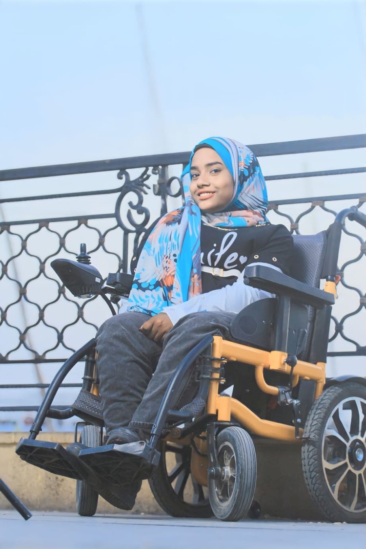 قصة فتاة من ذوات الهمم كانت تحلم بالصيدلة والمجلس الأعلى للجامعات  حقق رغبتها