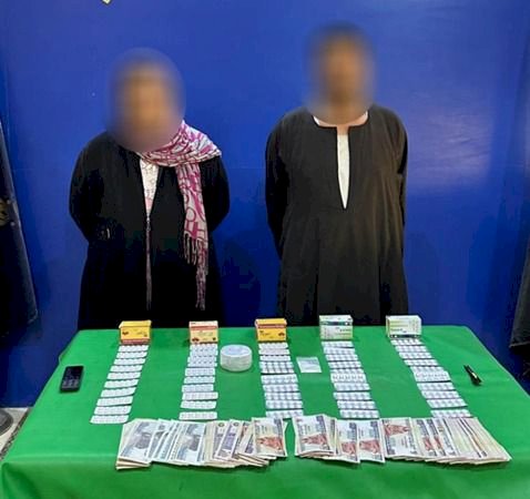 ضبط اكبر تشكيل عصابي علي متن الطائرة وبحوزته كميات من الاقراص المخدرة