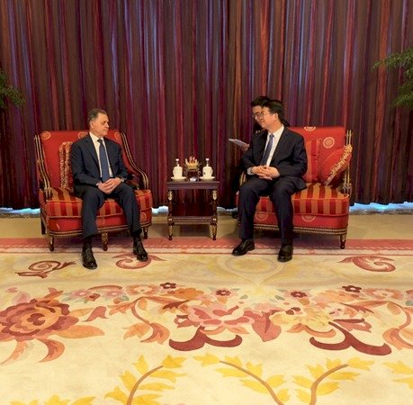 وزير الداخلية في زيارة للصين لتعزيز علاقات التعاون الامني