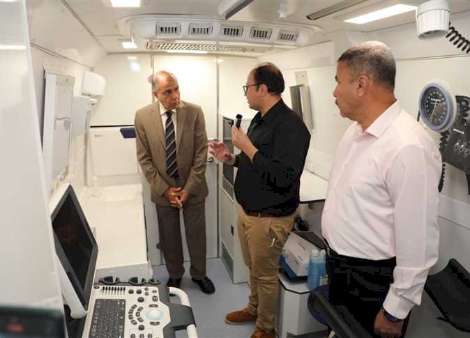 لأول مرة في الصعيد.. سيارات خدمة الزيارة المنزلية الطبية ضمن مبادرة «بداية» في المنيا