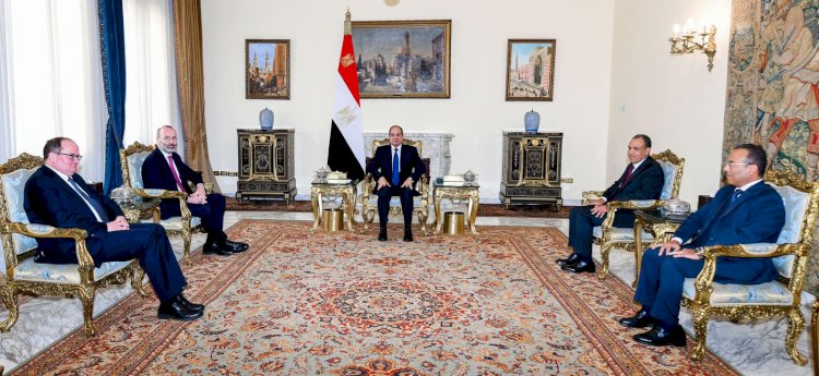 السيسي يستقبل رئيس مجموعة "حزب الشعب الأوروبي