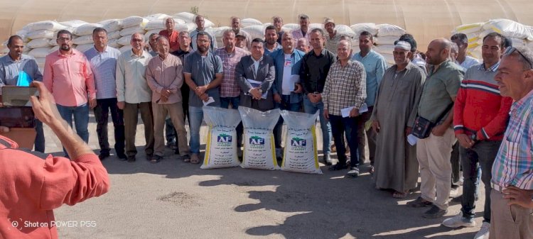 بالصور الزراعة تواصل صرف الأسمدة لمزارعي سيناء