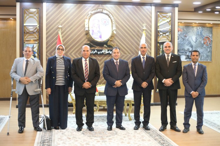 انعقاد لجنة اختيار عميد  كلية علوم بجامعة جنوب الوادي