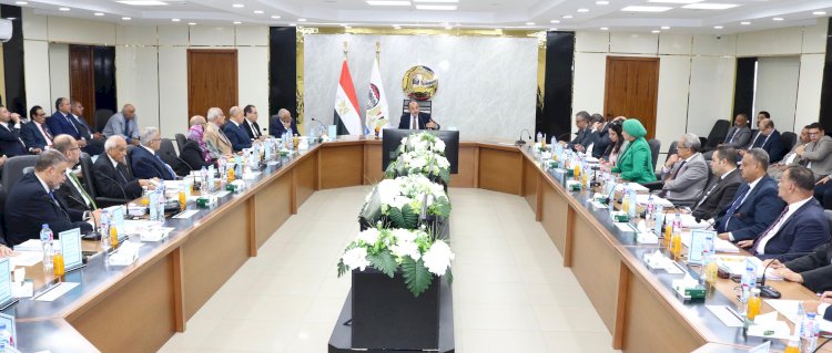 *وزير قطاع الأعمال العام يترأس "عمومية القابضة للغزل والنسيج"