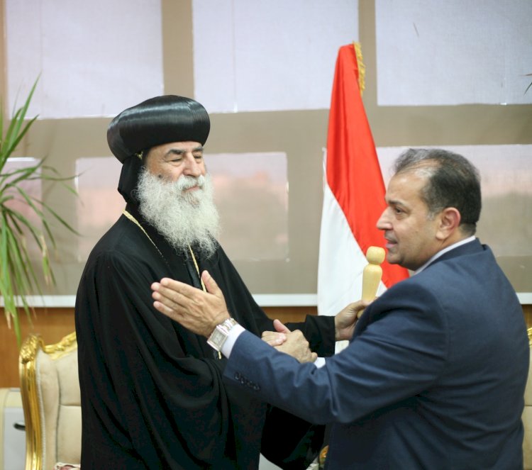 رئيس جامعة جنوب الوادى يستقبل  مطران نقادة وقوص