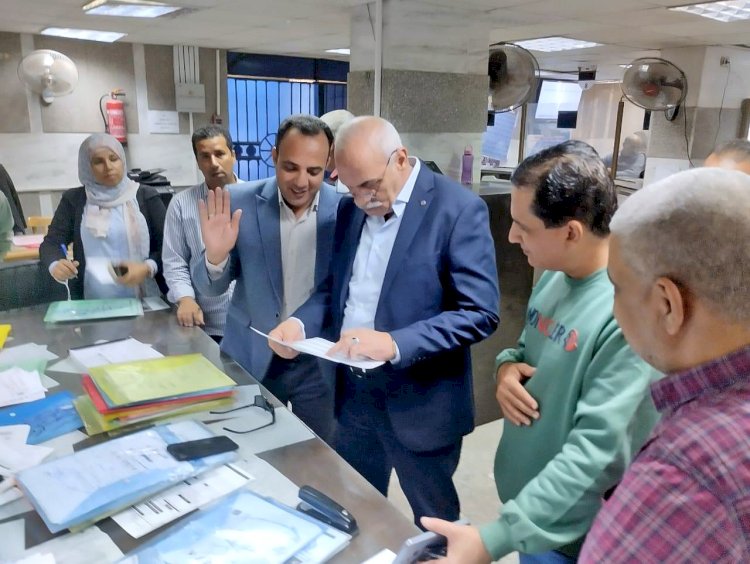 السكرتير العام يتفقد إجراءات تلقي طلبات التصالح بسوهاج