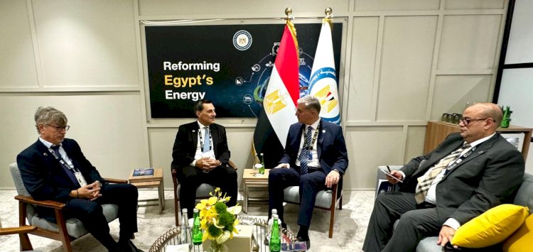 بدوي يلتقي  رئيس شركة إنرجين العالمية علي هامش "اديبك ٢٠٢٤"