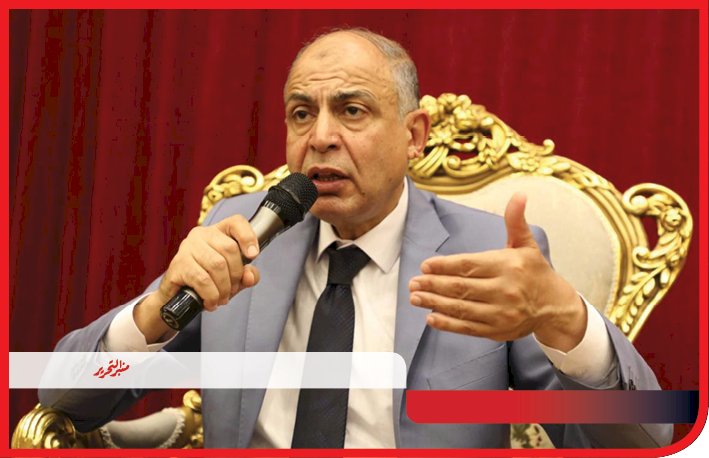 محافظ المنيا يكرم موظفى إدارة خدمة المواطنين تقديرًا لجهودهم