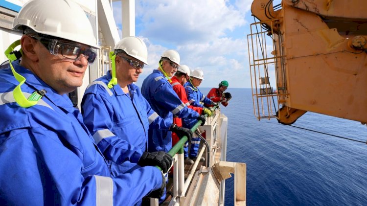 وزير البترول يتفقد اعمال بئر"خنجر ١'التابع ل شيفرون الامريكية