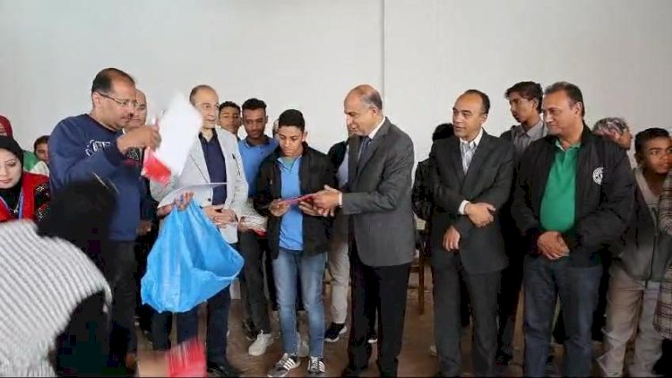 محافظ المنيا يتفقد مدرسة المنيا الثانوية الفنية للتعليم والتدريب المزدوج