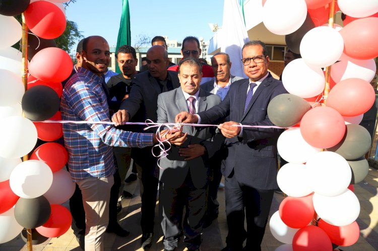 رئيس جامعة جنوب الوادي يفتتح البطولة الثالثة للسباحة لأسرة طلاب من اجل مصر