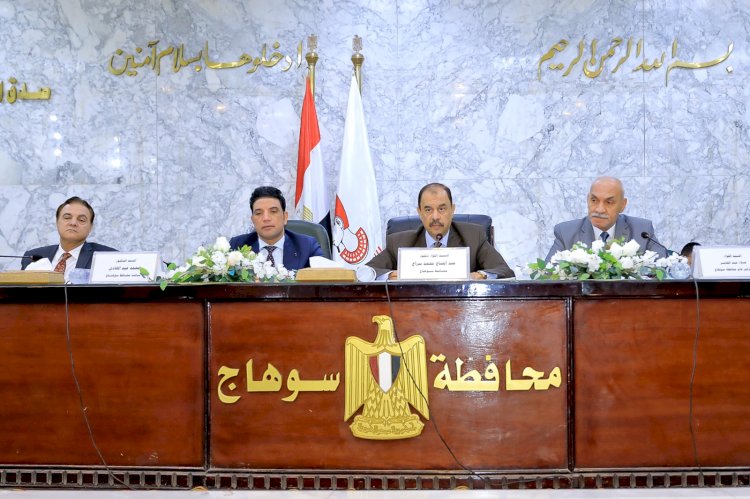 سراج يناقش عدد من الملفات التي تهم السوهاجيين في المجلس التنفيذي