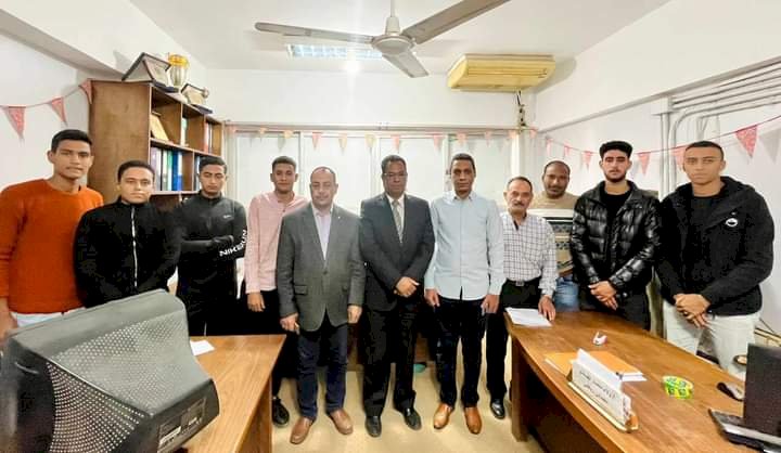 رئيس جامعة جنوب الوادي يتابع انتخابات اتحاد الطلاب بكلية الحقوق