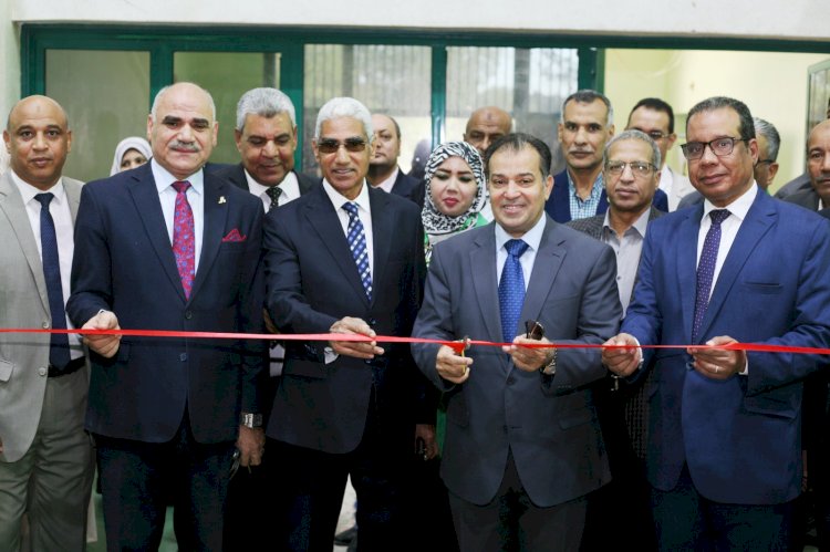 رئيس جامعة جنوب الوادي يفتتح فعاليات المعرض الزراعي الأول