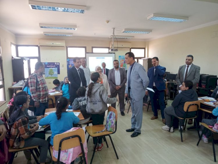 بالتعاون مع منظمة اليونسيف دورة تدريبية لتوعية طلاب مدارس سوهاج بمخاطر الإنترنت