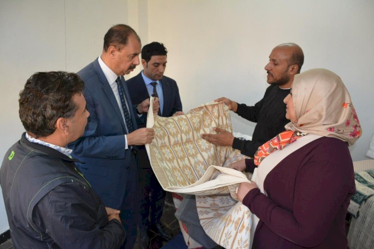 محافظ سوهاج يتفقد البازارات المخصصة لعرض منتجات التلي والنسيج" بمرسى ناصر السياحي"