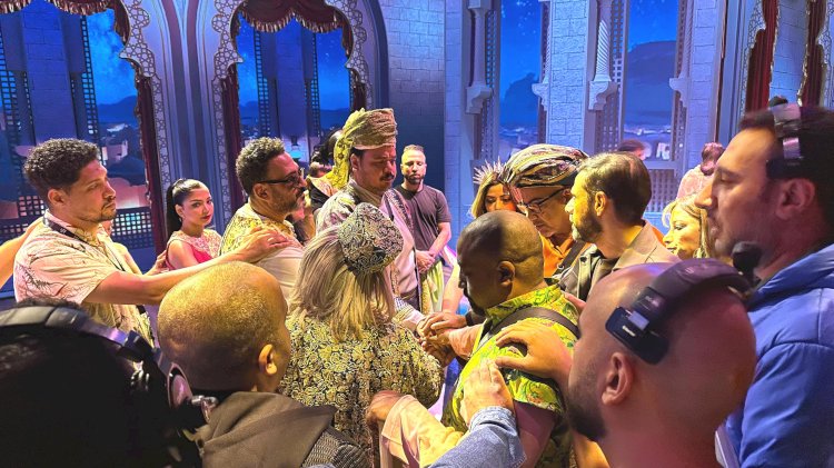 بالصور: تركى آل الشيخ يشيد بمسرحية الف تيتة وتيتة ويمد عرضها يوماً إضافيا