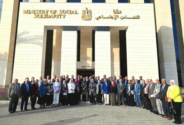 "لوكلاء الوزارة "افتحوا قلبوكم للمواطنين قبل مكاتبكم